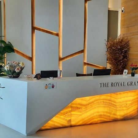 Hotel The Royal Grand à Karūr Extérieur photo