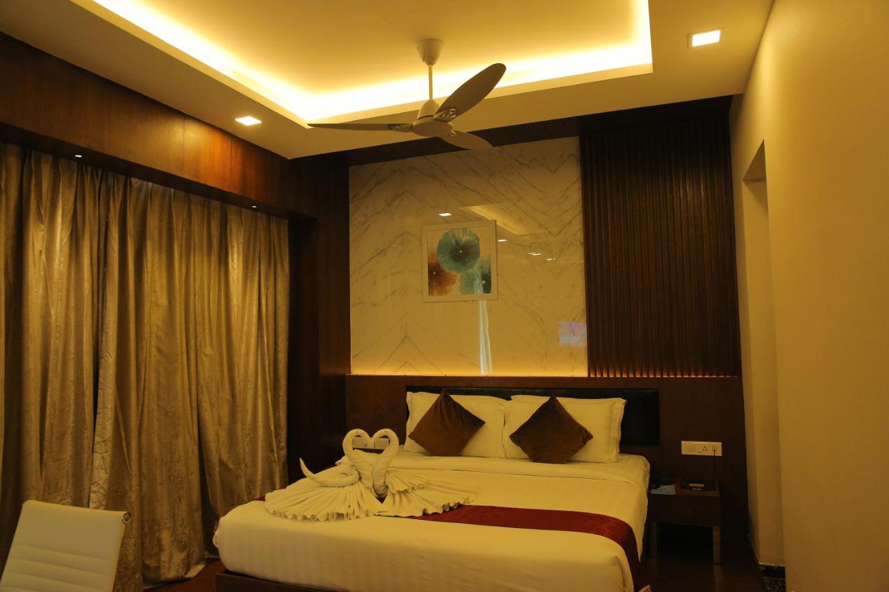 Hotel The Royal Grand à Karūr Extérieur photo
