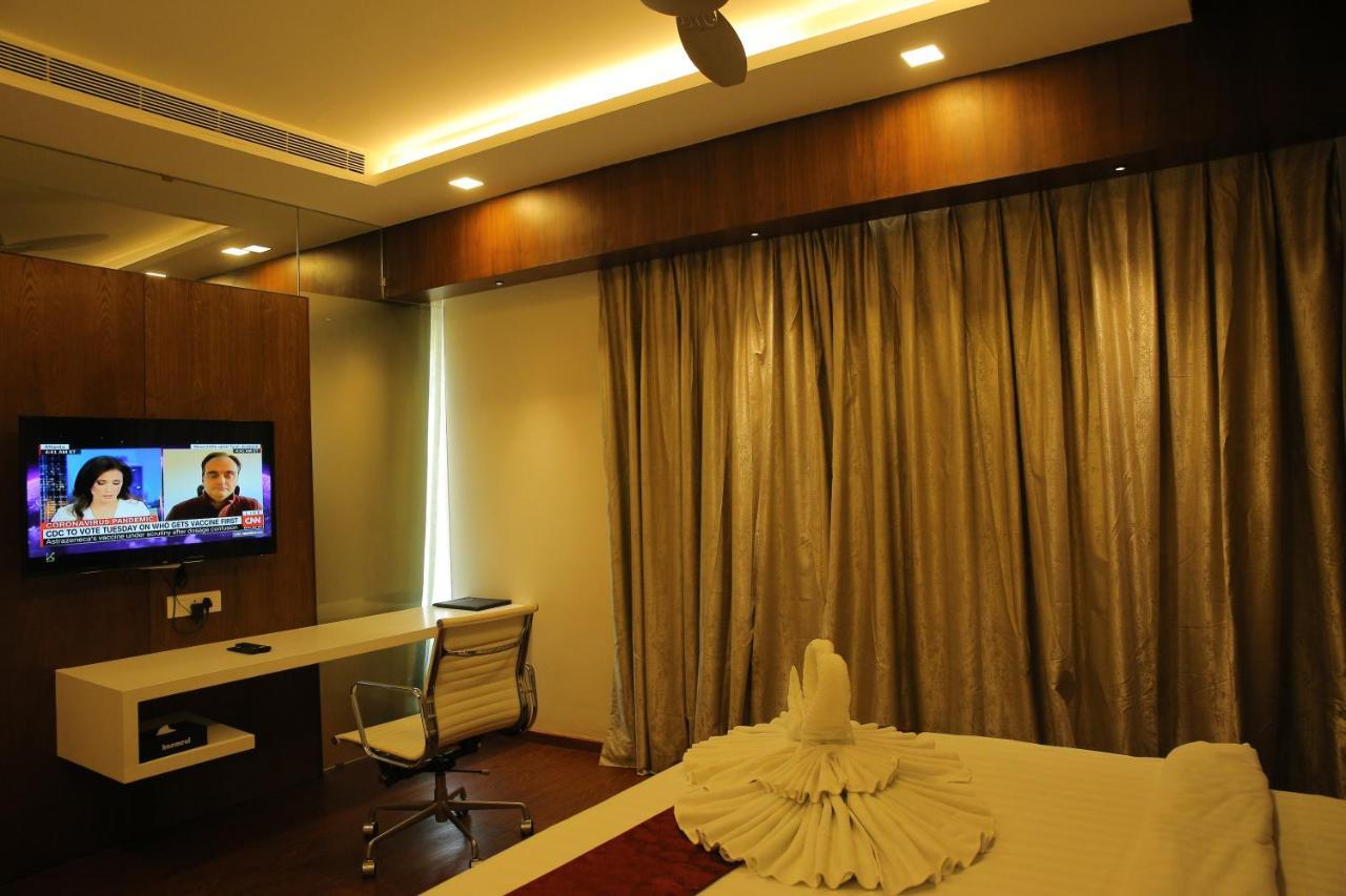 Hotel The Royal Grand à Karūr Extérieur photo