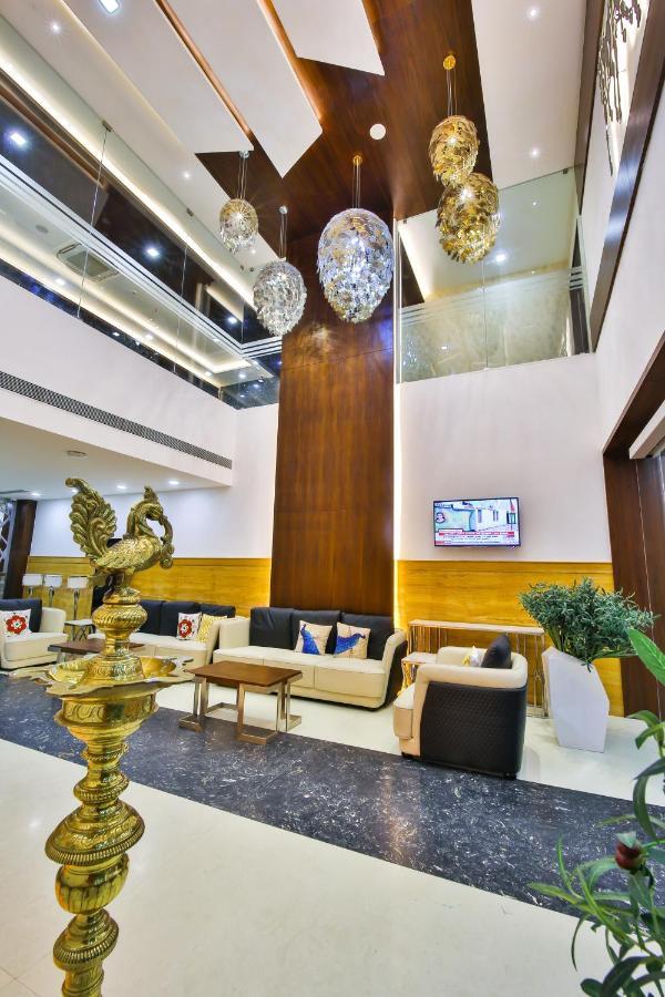 Hotel The Royal Grand à Karūr Extérieur photo